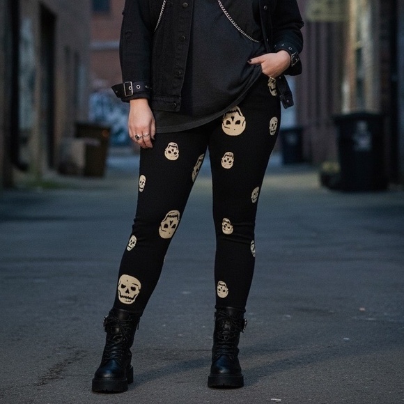 TORRID Skulls Full Length Signature Waist Premium Legging NWT Size 4X - Picture 10 of 16